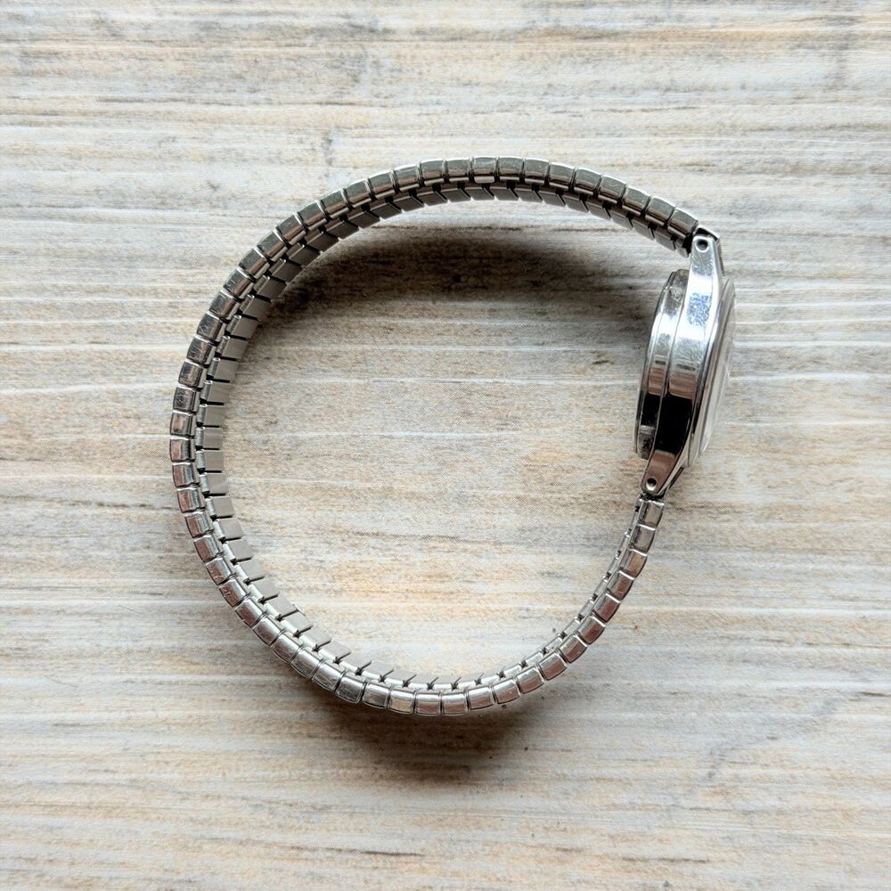 Vintage Dakota Women’s Quartz Watch Silver Tone Stretch Band Petite Small Face - Picture 6 of 7